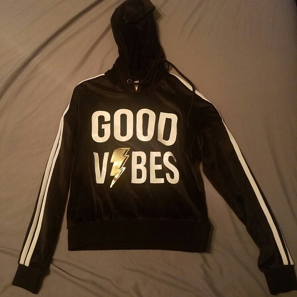 black short hoodie